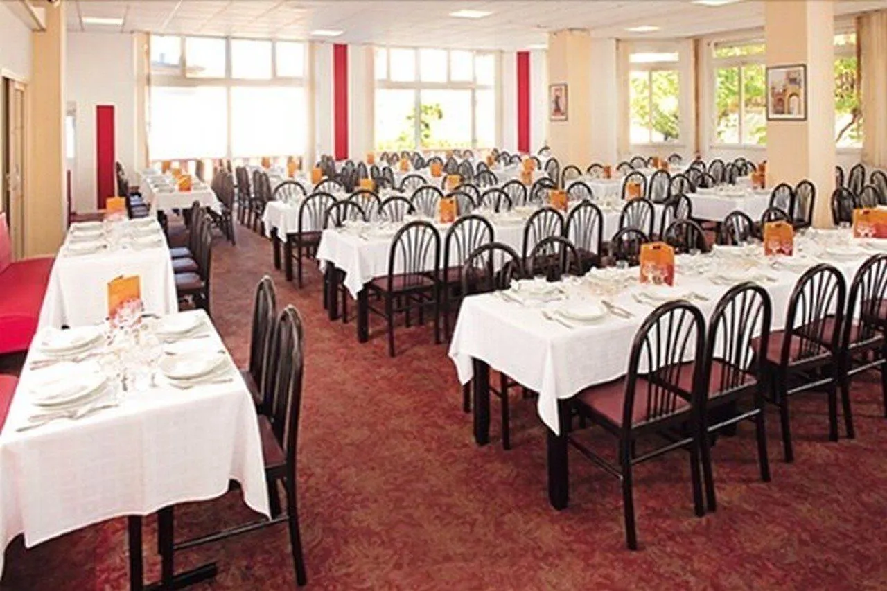 Hotel De Lisieux لورد 3*,